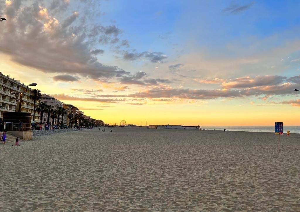 Appartement Vue Mer Parking Prive Place Med Canet Exterior foto